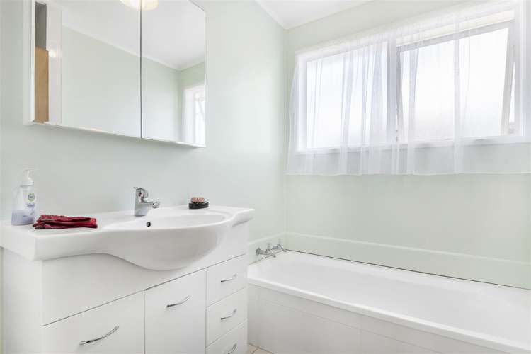 78 Solar Road Glen Eden_13