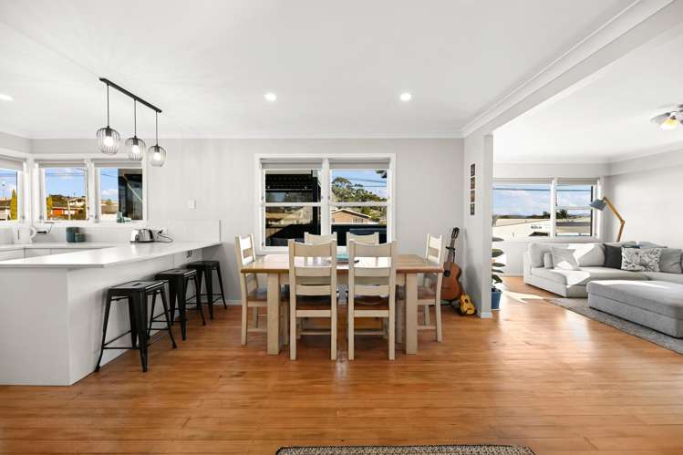 1 Garden Heights Avenue Glenview_6