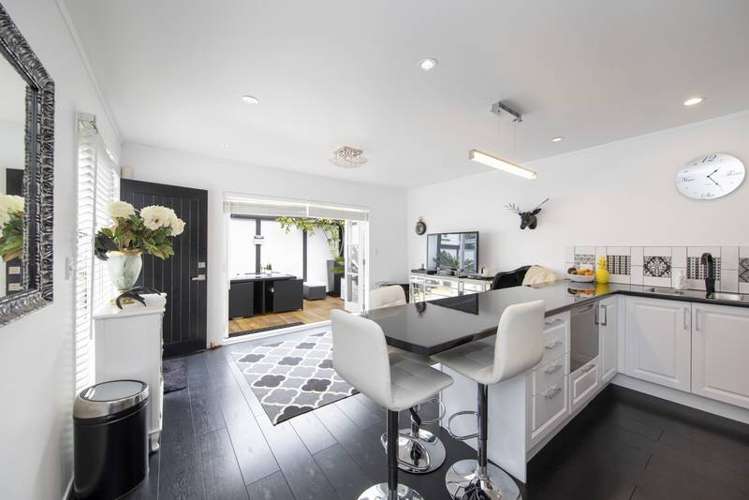 2/34 Clifton Road Herne Bay_6