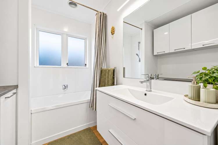 13 Peachgrove Road Te Atatu Peninsula_21