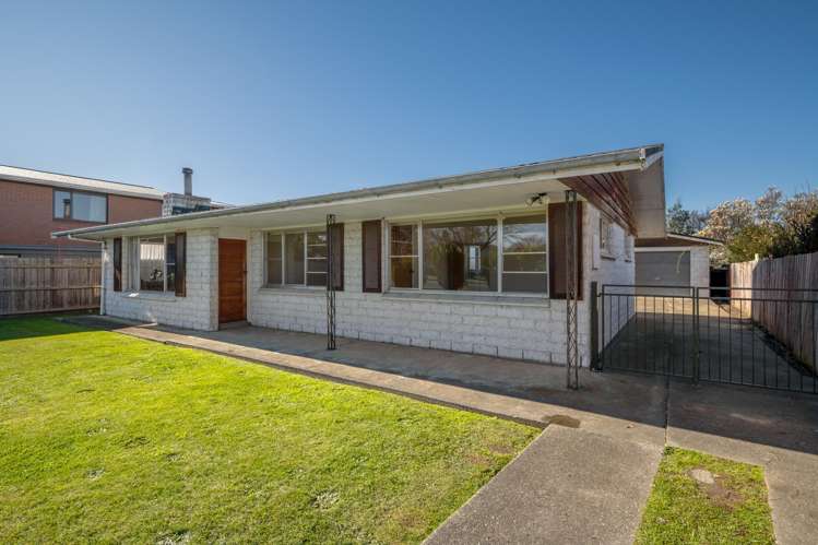 18 Newbourne Crescent Redwoodtown_1