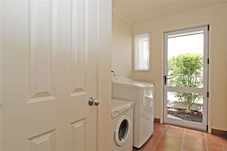 19 Commodore Place Britannia Heights_11