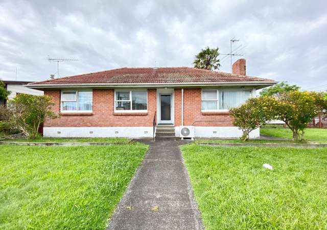 Charming 3 bedroom brick home,  central South Auckland