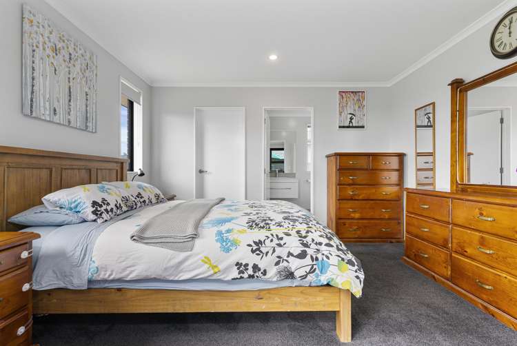 9 Orchard Terrace Riverhead_10