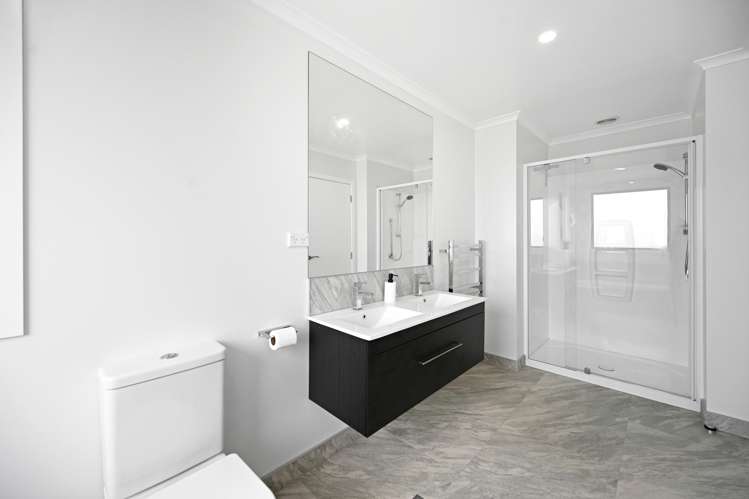 2/10 Bourn Heath Drive Rototuna_16