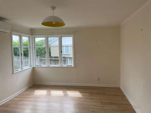 13 Flanshaw Road Te Atatu South_3