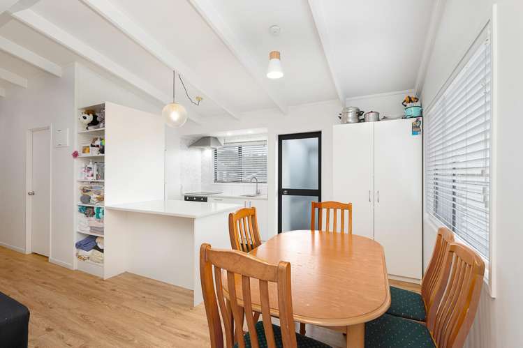 30A Leo Street Glen Eden_11