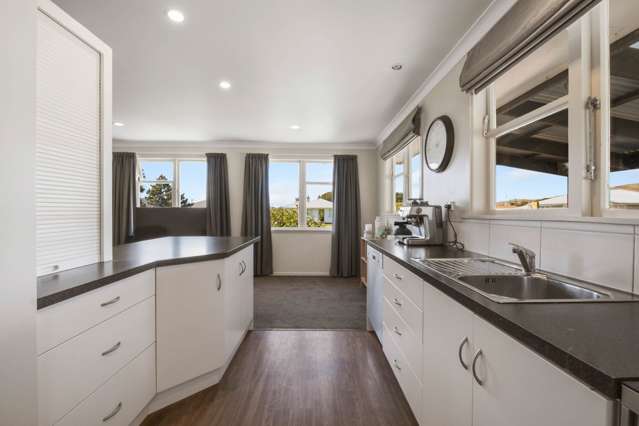 14 Gill Crescent Redwoodtown_4