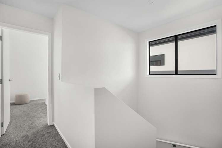 10/12 Marion Street Silverstream_11