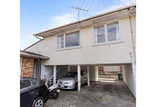 Ideal First Home in a Prime Sandringham Spot!