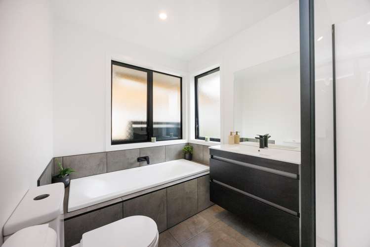 196 Pacific Drive Fitzherbert_16