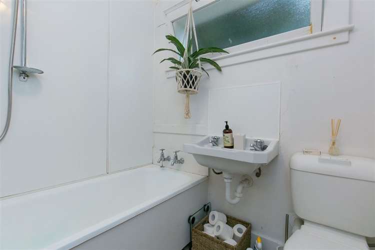 2 Milne Terrace Island Bay_11