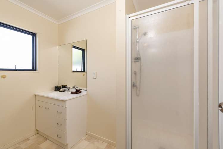 10 Karia Grove Papamoa_11