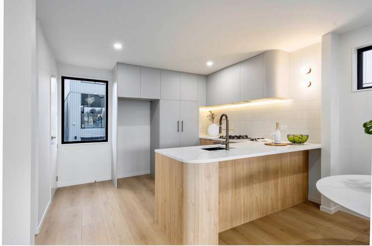 2/589A East Coast Road_2