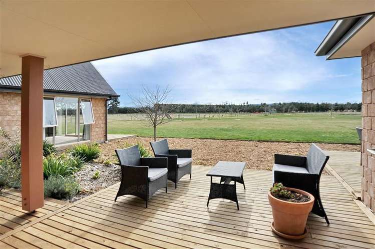 2195 South Eyre Road West Eyreton_2