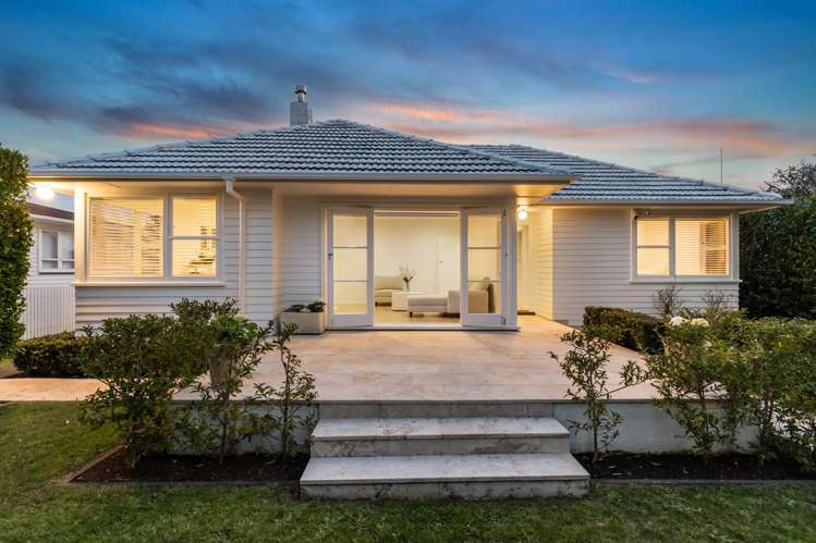 12 Crocombe Crescent Beach Haven_16