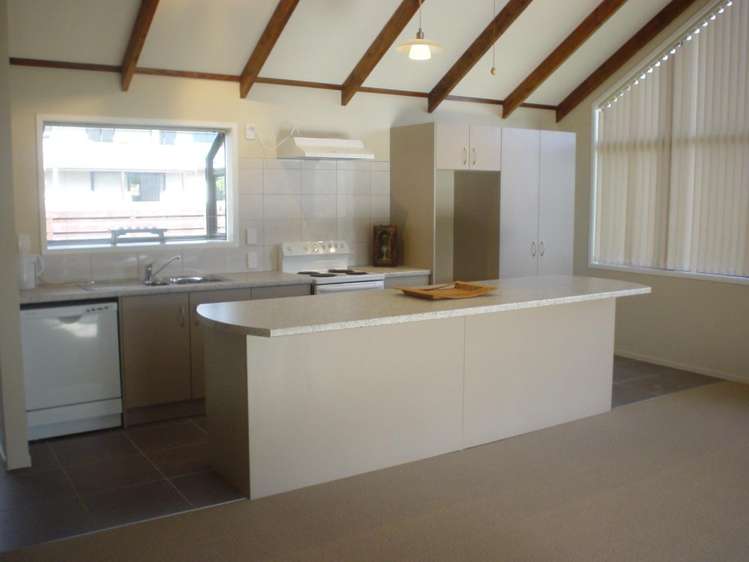 31 Burton Place Owhata_4