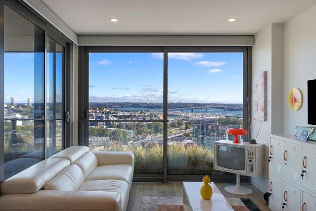 Top Floor Corner Residence with Iconic Harbour Views - Fully Furnished