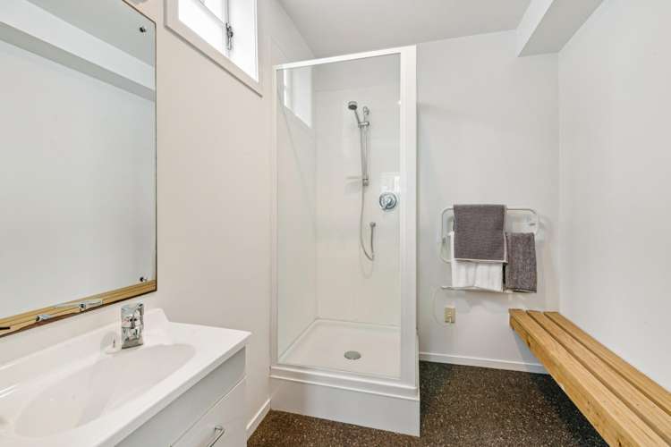 6 Seabreeze Road Narrow Neck_23