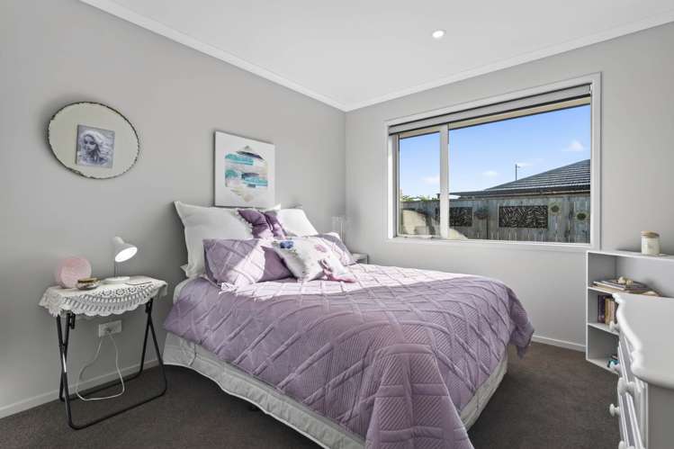 17 Olney Court One Tree Point_17