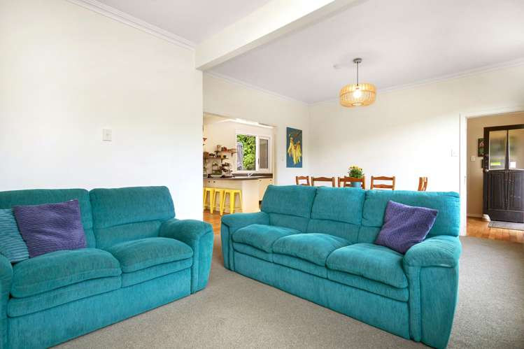 6 Thomas Hook Street Tawa_11