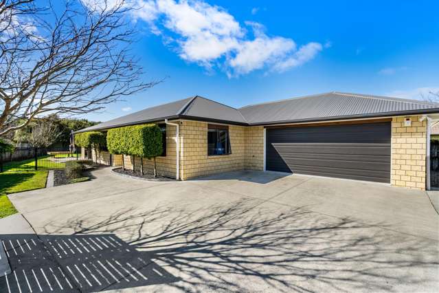 Peace, privacy & reserve-side living