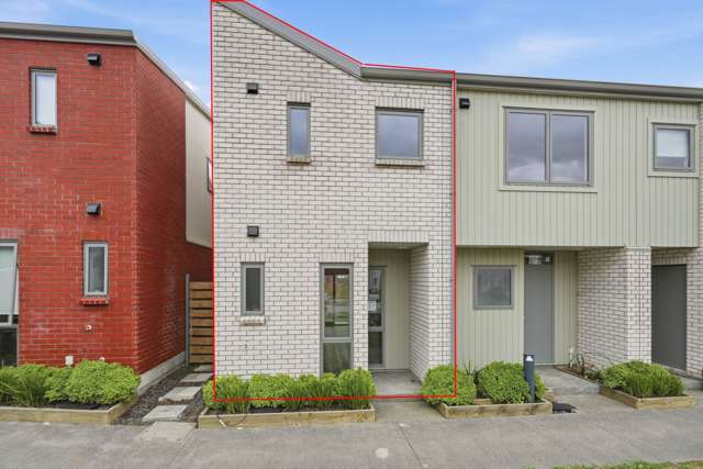 Modern Townhouse in Mangere East