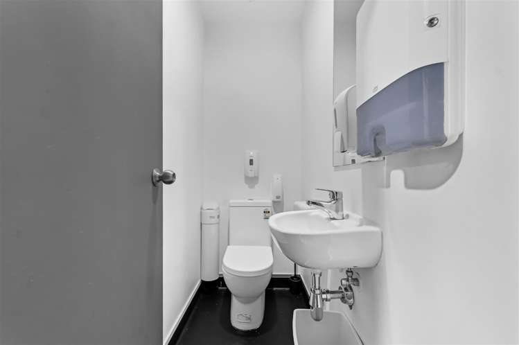 Shop 9, 1 John Goulter Drive Auckland Airport_23