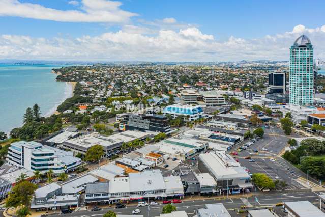 1/95 Hurstmere Road Takapuna_4
