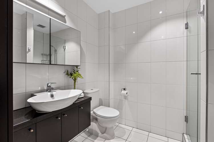 2/6 Beach Front Lane Browns Bay_10