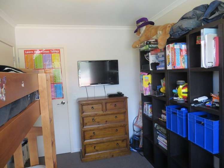 25 Saint Lawrence Street Toi Toi_12