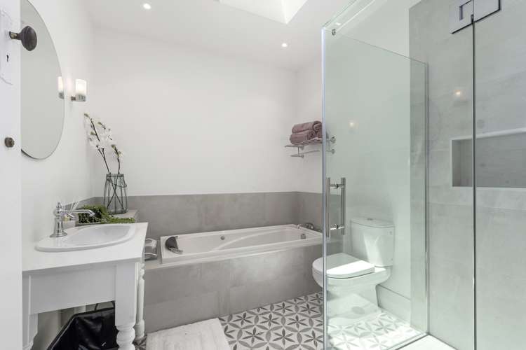 11 Empire Road Devonport_14