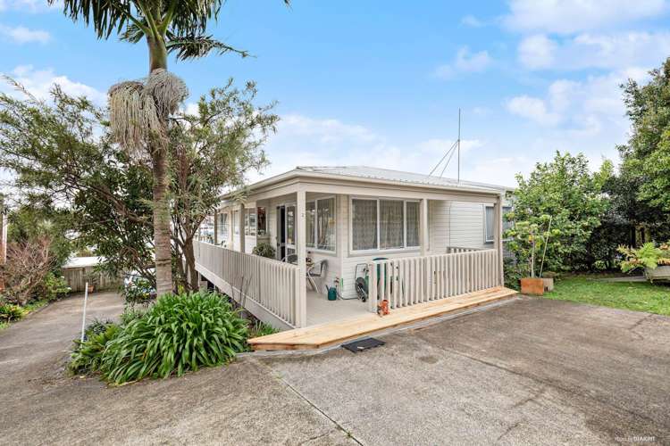 2/225 Wairau Road Totara Vale_13