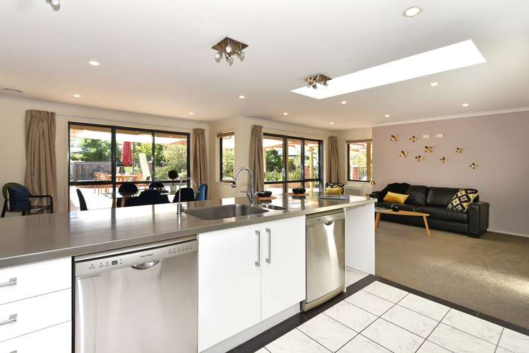 6 Ken Wadsworth Way Stoke_4