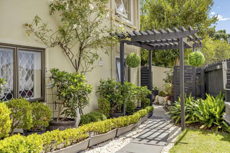 5 Borrowdace Avenue Botany Downs_24