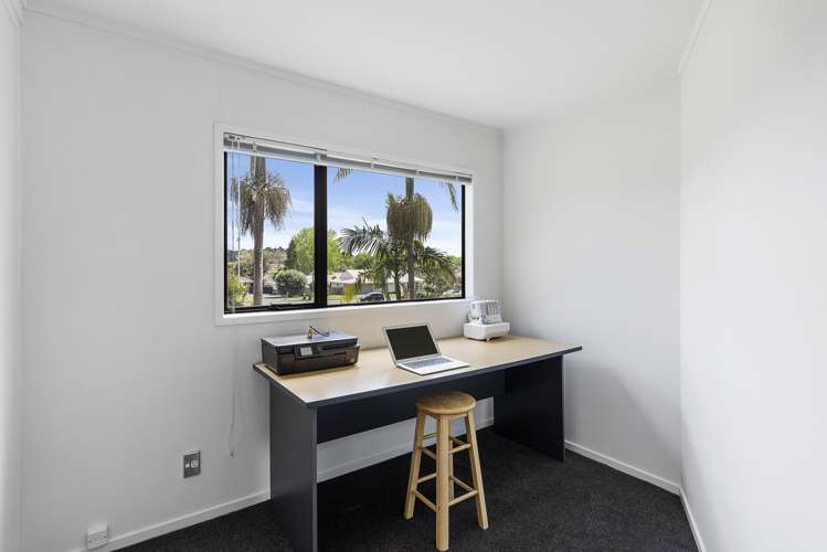 15 Taupiko Place Green Bay_28