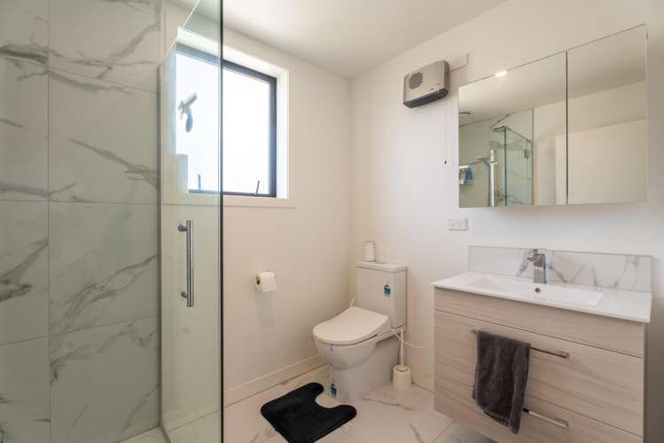 2/83 Vodanovich Road Te Atatu South_9
