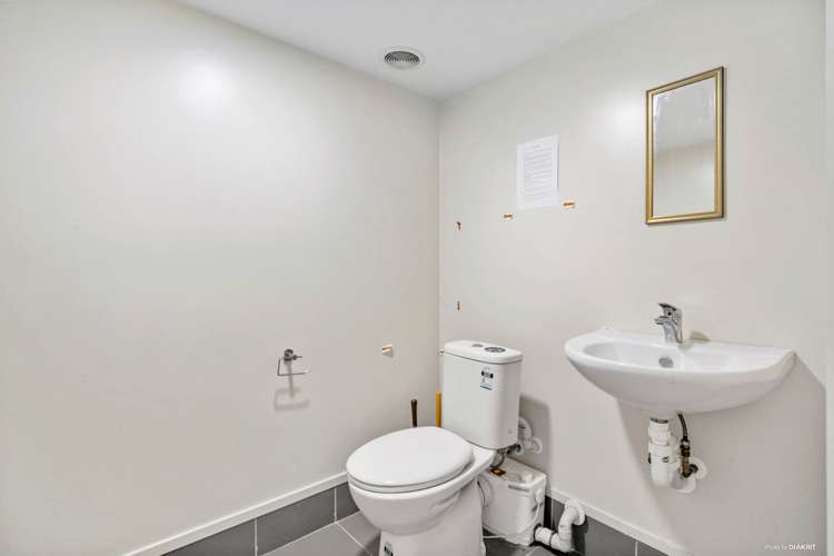 21 Amberley Avenue Te Atatu South_11