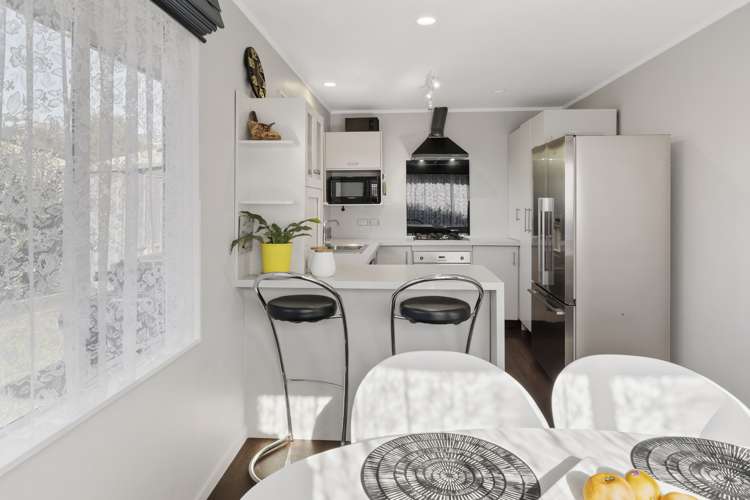 9 Vining Crescent Stoke_5