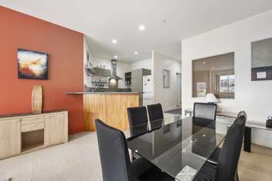 205/107 Thorndon Quay_1