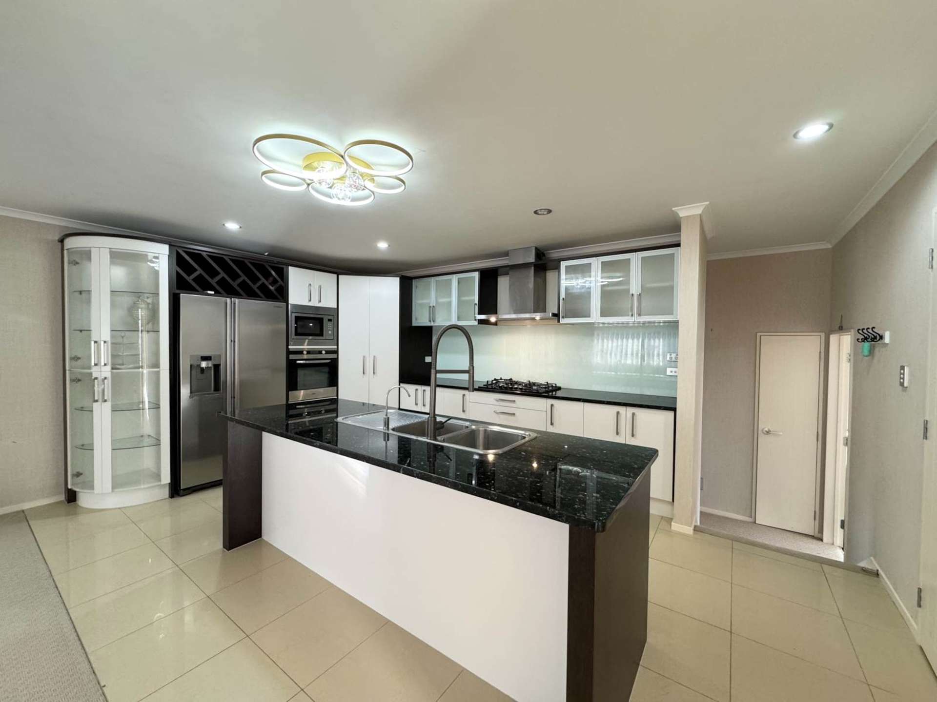 21 Chateau Rise Flat Bush_0