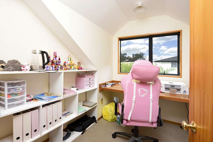 35 Olympus Way Richmond_16