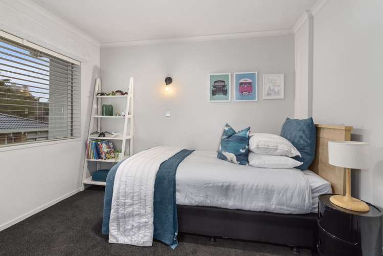 2/13 Muritai Road Milford_14