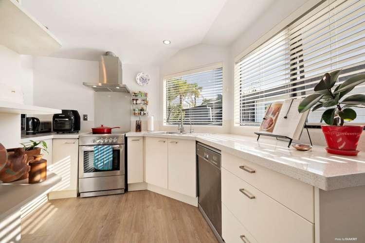 6/12 Wernham Place Northcote_4