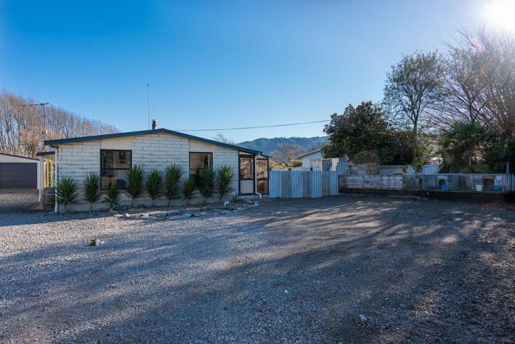 1896 State Highway 1 Tuamarina_18