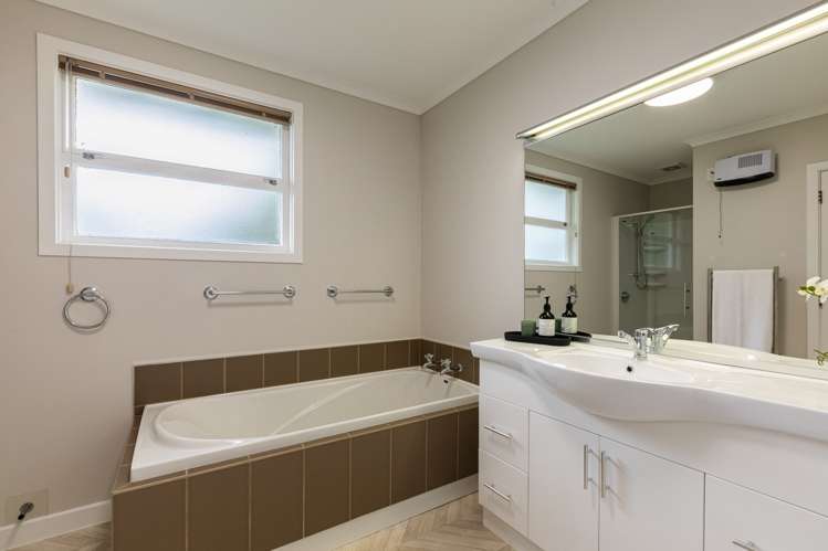 23 Kent Terrace Taradale_16