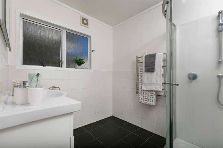 7 Seabar Place Glen Eden_24