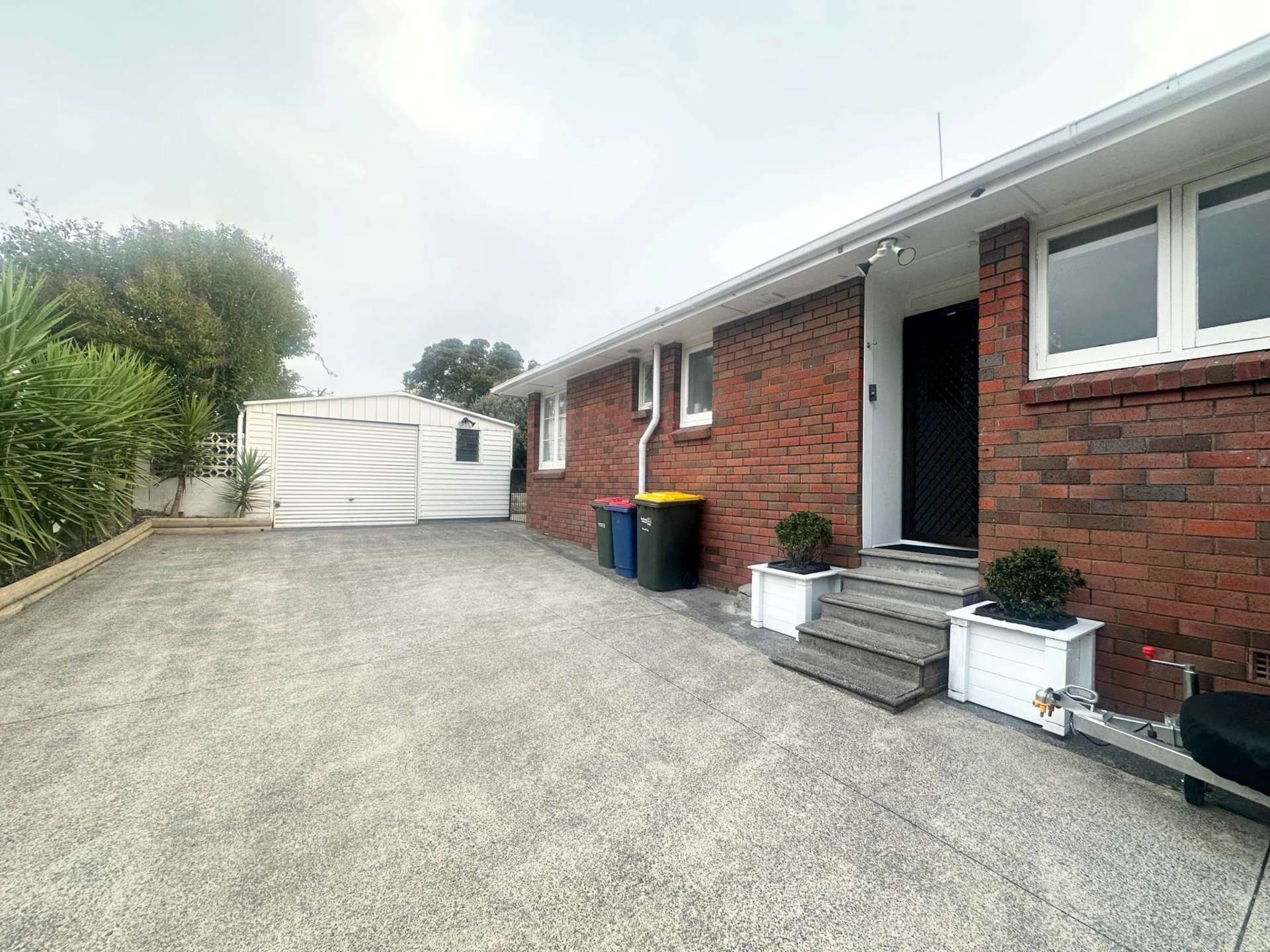 12 Amberley Avenue Te Atatu South_0