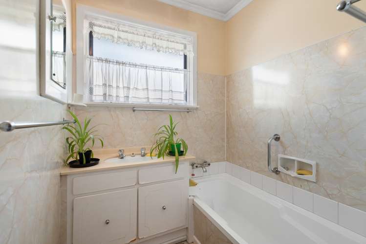 76 Mackworth Street Woolston_12