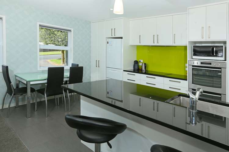 124 Flanshaw Road Te Atatu South_2